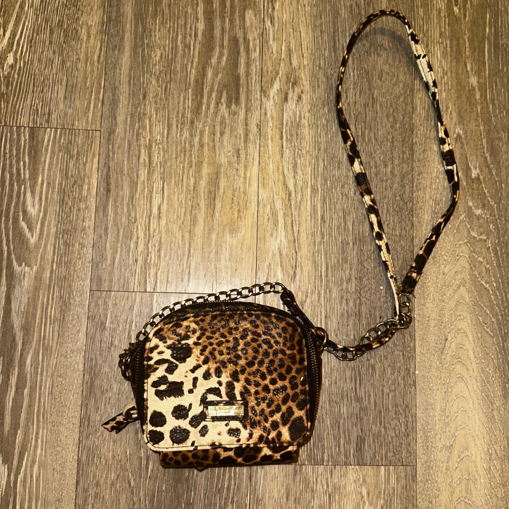 Jessica Simpson Crossbody Wallet